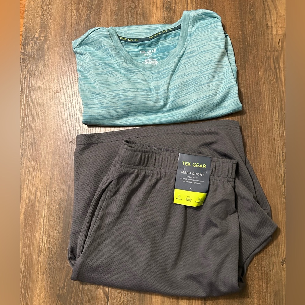 Tek Gear Athletic shirt & shorts size Large